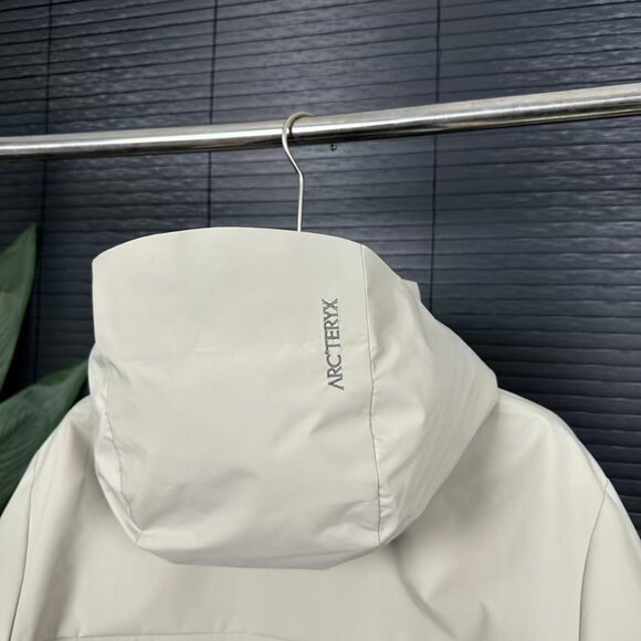 Arc'teryx Technical 3-in-1 Jacket | Gore-Tex Shell & Detachable Down Liner - Picture 8 of 13